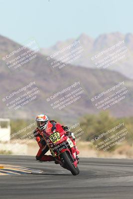 media/Oct-30-2025-Racers Edge (Thu) [[dabbdaf680]]/3-B Group/Session 2 (Turn 14)/